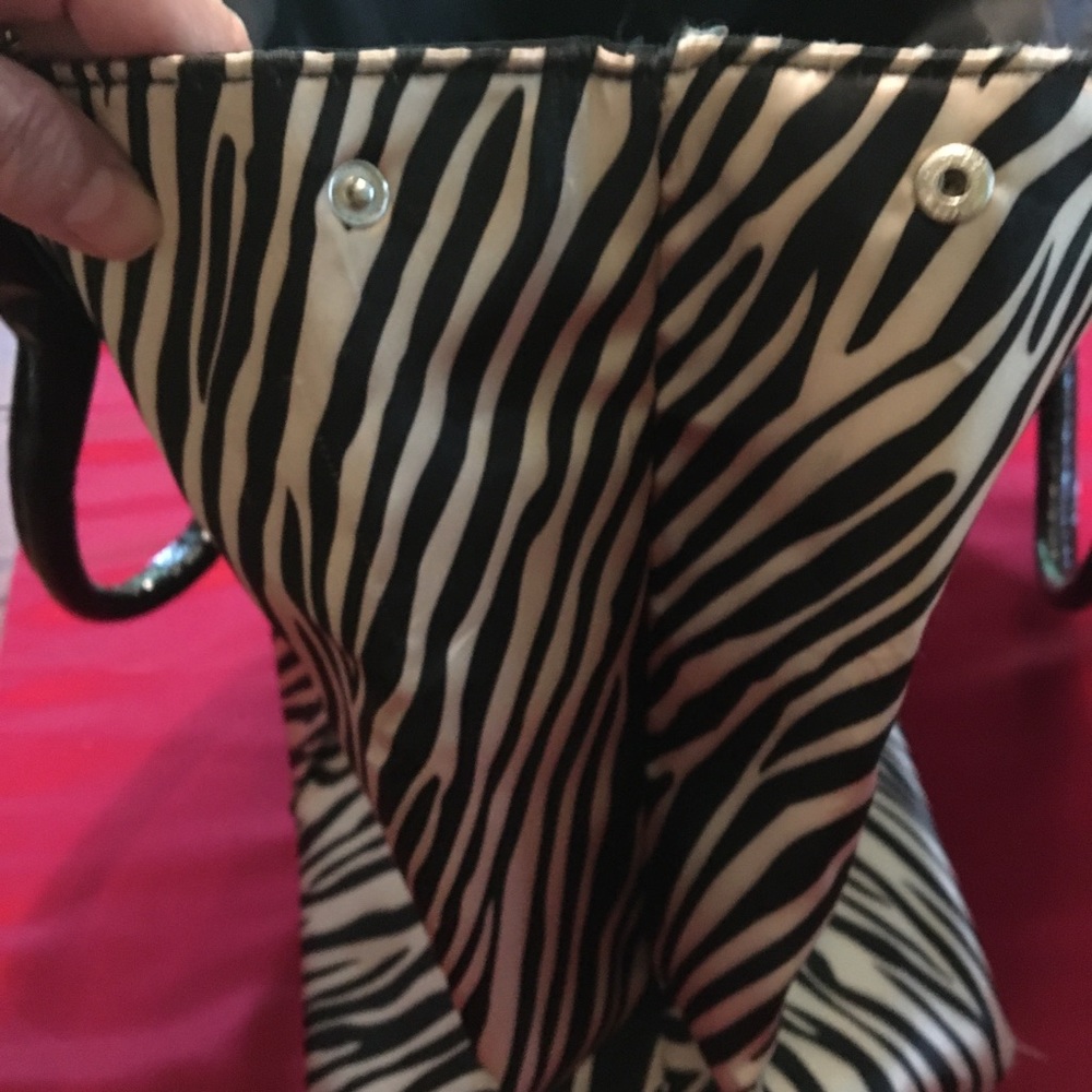 BLACK & GOLD STRIPED BAG - Picture 3 of 5